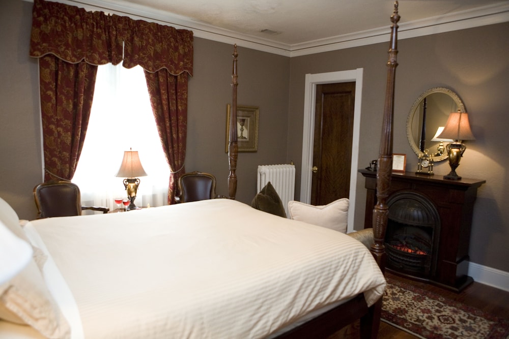 The Belvedere Inn & Restaurant - photo 8