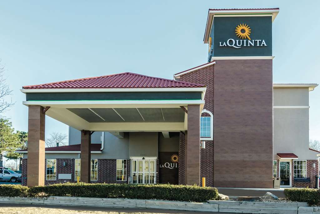 La Quinta Inn & Suites by Wyndham Kansas City Airport - photo 2