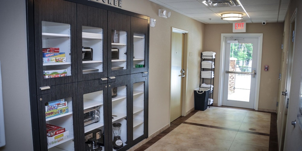 Candlewood Suites Pearl by IHG - photo 18