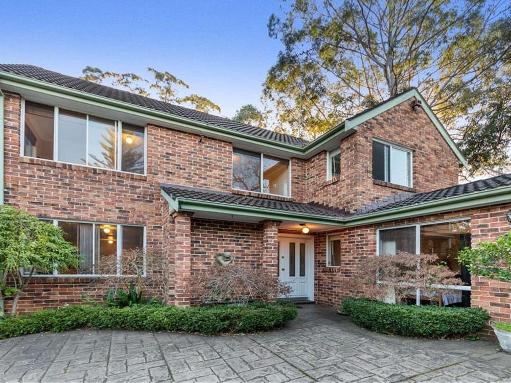 MetaWise Cozy Family Room in Shared Home Free Parking — 4-Star Luxury Hotel in Castle Hill, Australia