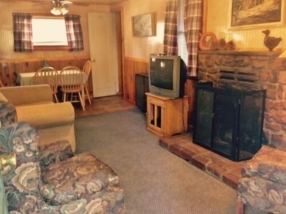Golden Bear Cottages - photo 9