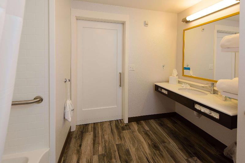 Hampton Inn Superior Duluth - photo 20