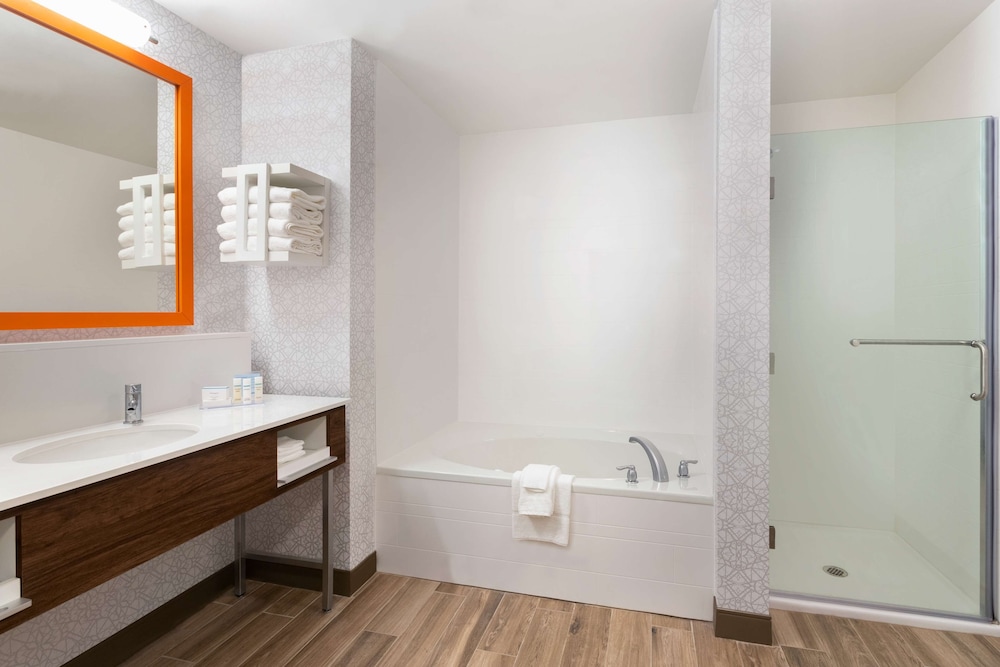 Hampton Inn St. Louis Columbia - photo 16