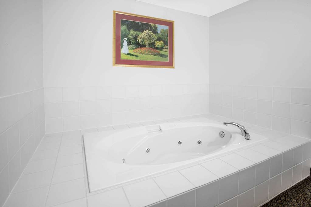 Super 8 by Wyndham Galva - photo 12