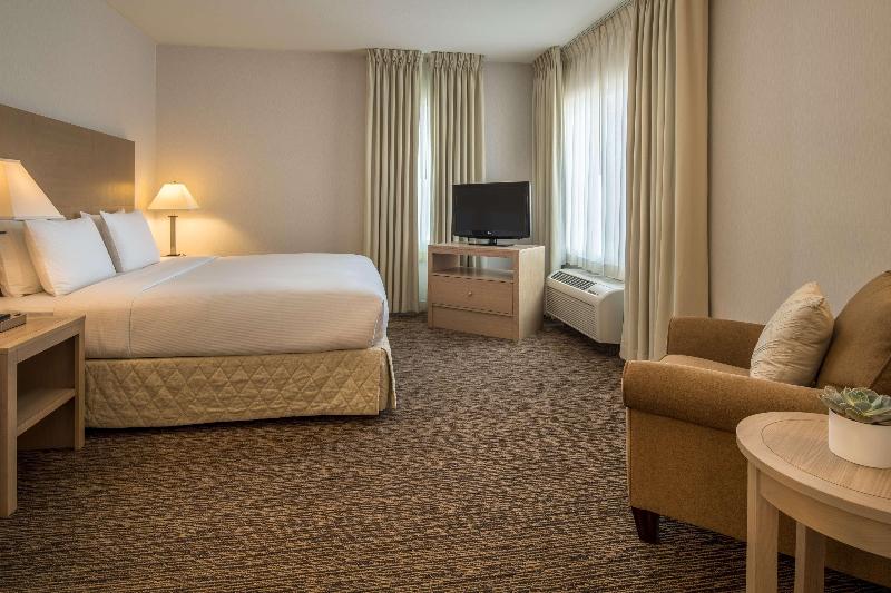 DoubleTree by Hilton Hotel Vancouver - photo 23