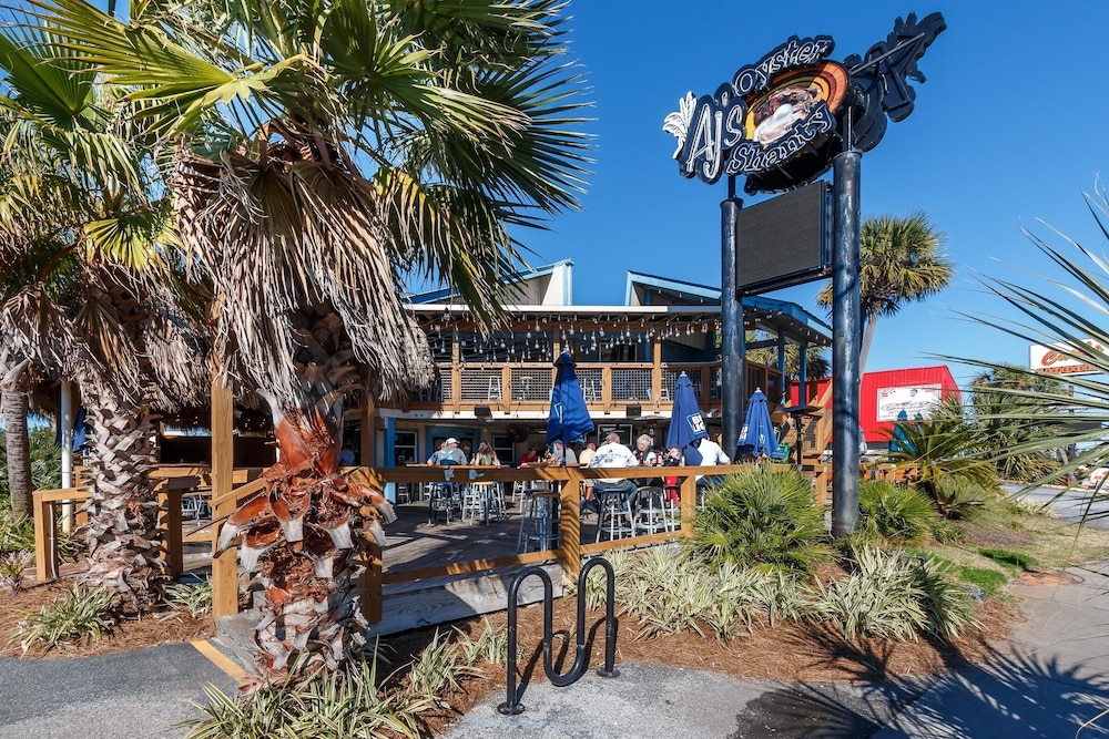 Pelican Isle 401 by RedAwning - photo 17