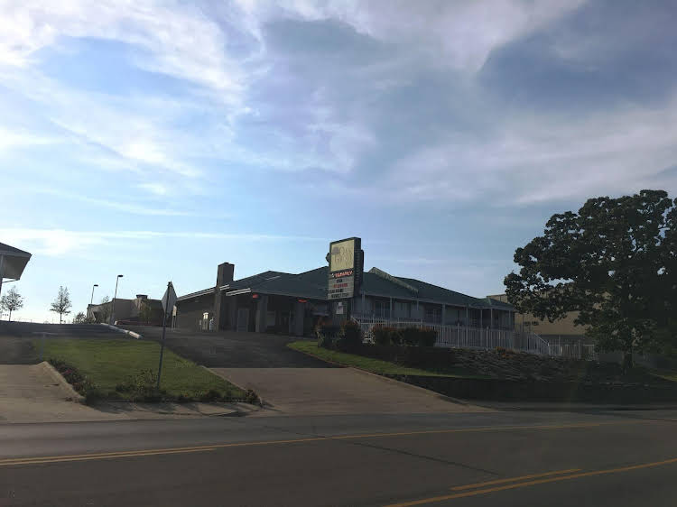 Oak Grove Inn - photo 14