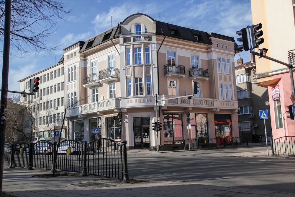 Corner House — 4-Star Luxury Hotel in Lovech, Bulgaria