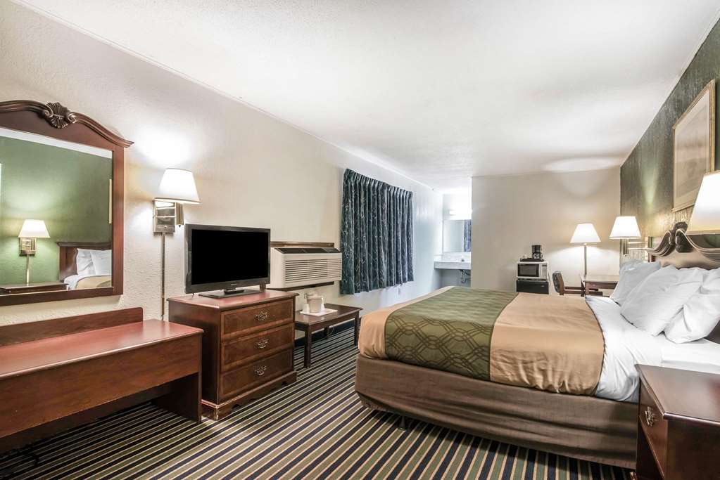 Econo Lodge Brattleboro South - photo 17