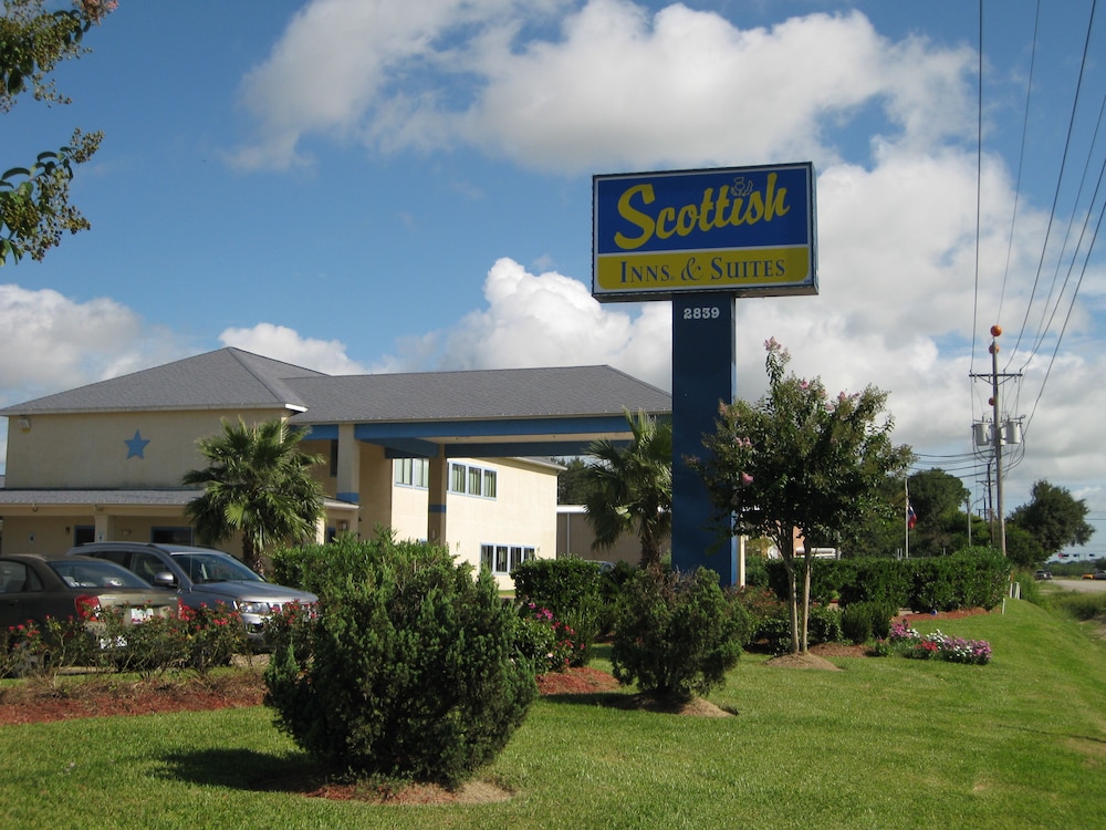 Scottish Inn and Suites — hotel in Angleton