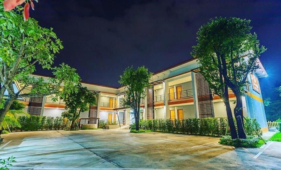 Barista Hotel - last minute hotel in Uttaradit