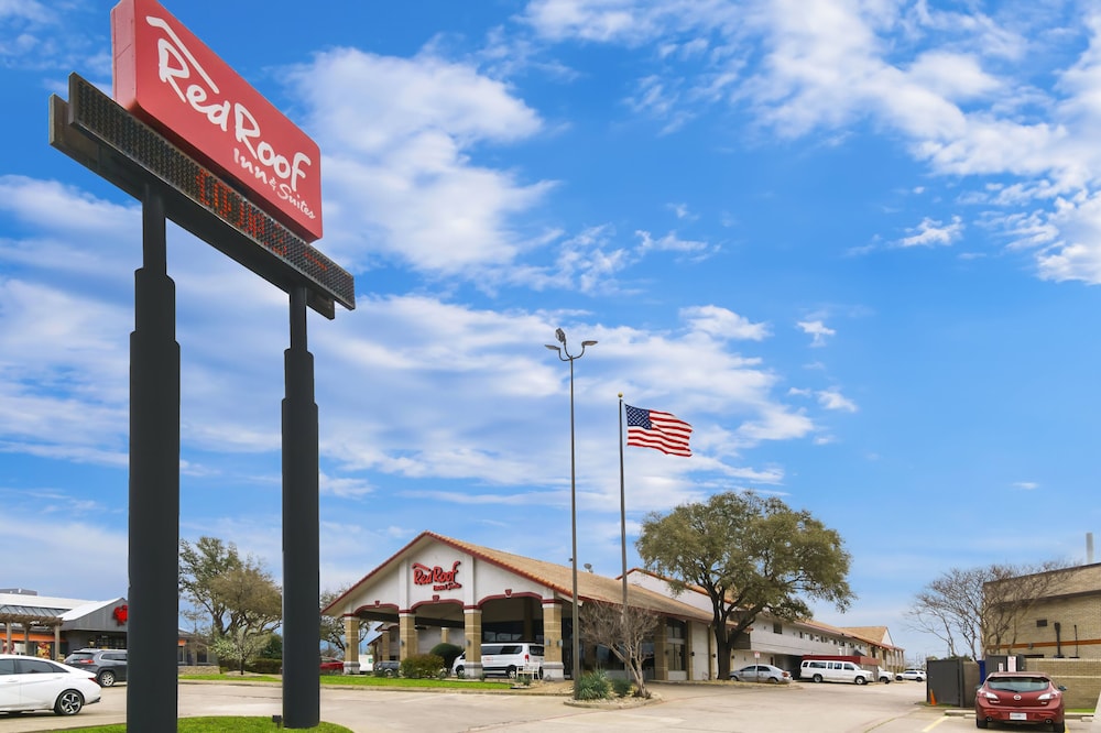 Red Roof Inn & Suites Irving DFW Airport South - photo 49