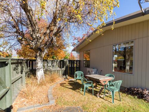 Brow Peak View Arrowtown Holiday Home — 4-Star Luxury Hotel in Arrowtown, New Zealand