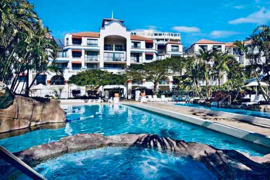 Gold Coast Calypso Resort Coolangatta Beach — hotel near Gold Coast Airport