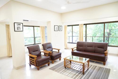 Large Modern Private 3BHK Khar West Mumbai — 4-Star Luxury Hotel in Mumbai, India