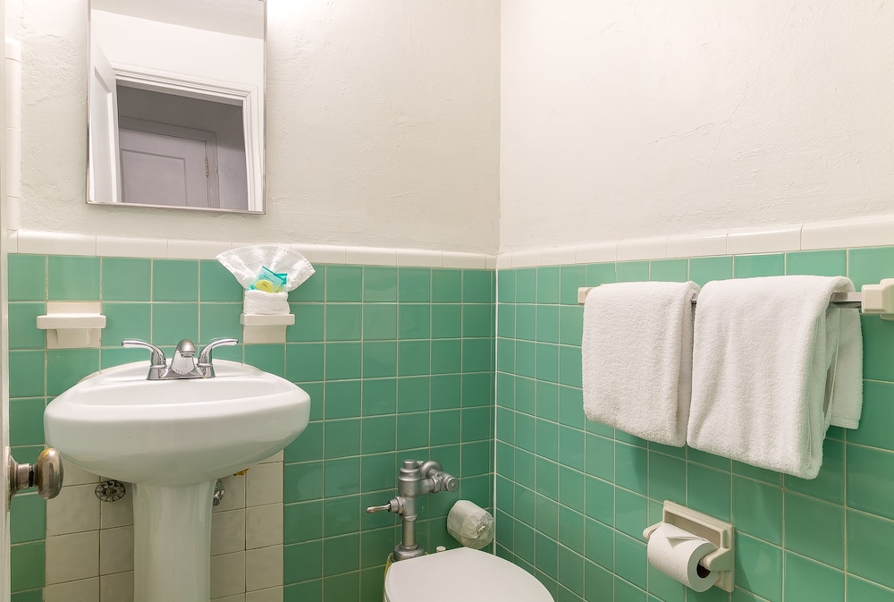 Tropics Hotel and Hostels - photo 32
