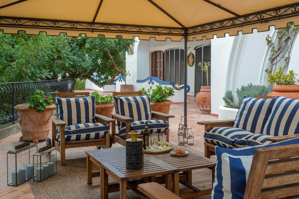 Villa Le Pagine Bianche — 4-Star Luxury Hotel in Lacco Ameno, Italy