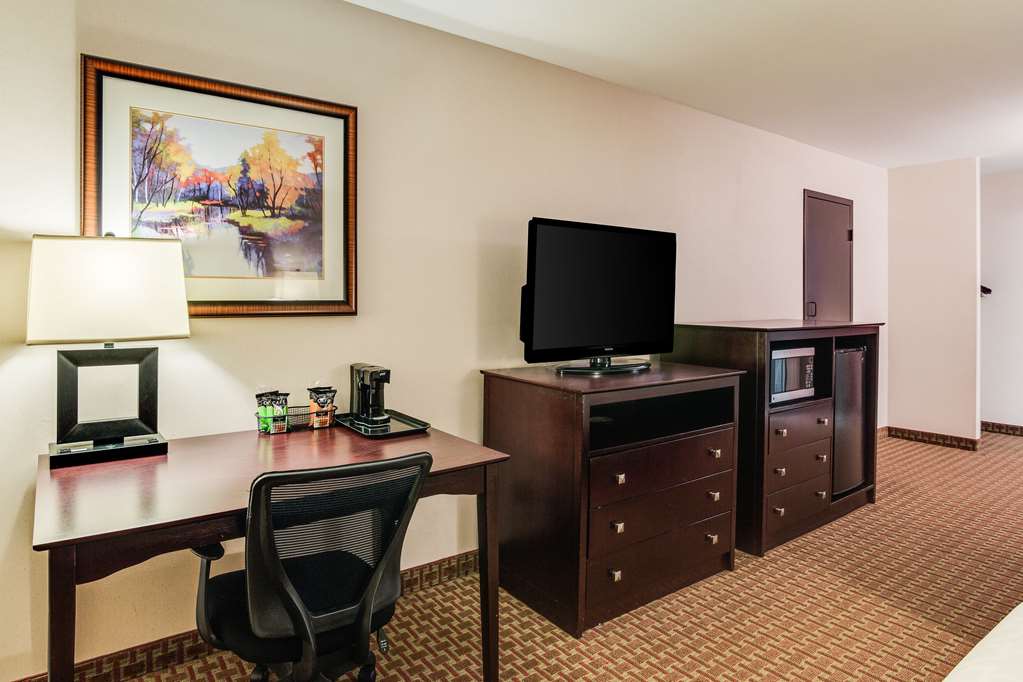 Clarion Hotel Convention Center - photo 9
