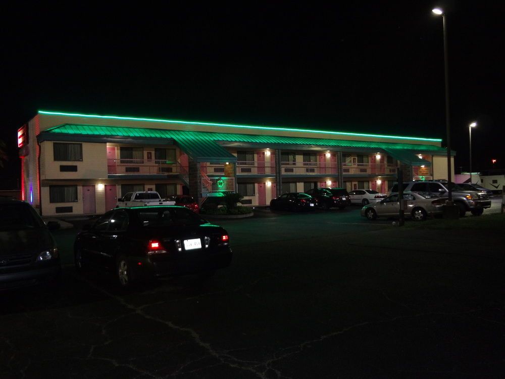 Nola Inn and Suites - photo 3