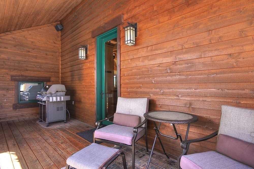 Mountain Majesty Manor Main Street by Pinnacle Lodging - photo 35