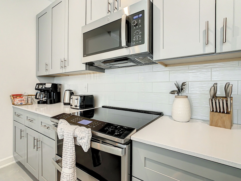 Sophisticated Living at Storey Lake - photo 9