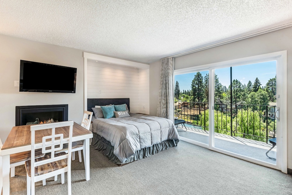 Bend Riverside Inn & Suites - photo 94