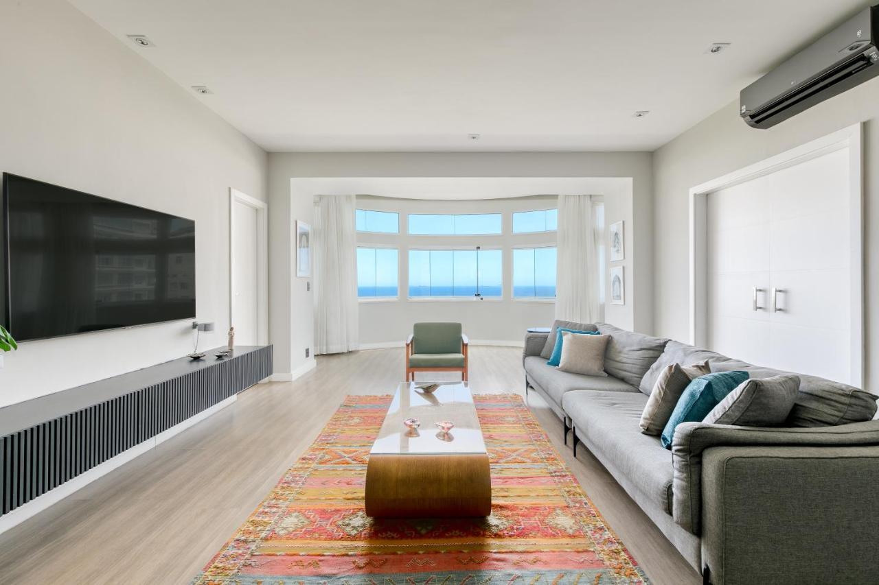 Spectacular 4br 180sqm Oceanview in Copacabana — 4-Star Luxury Hotel in Rio De Janeiro, Brasil