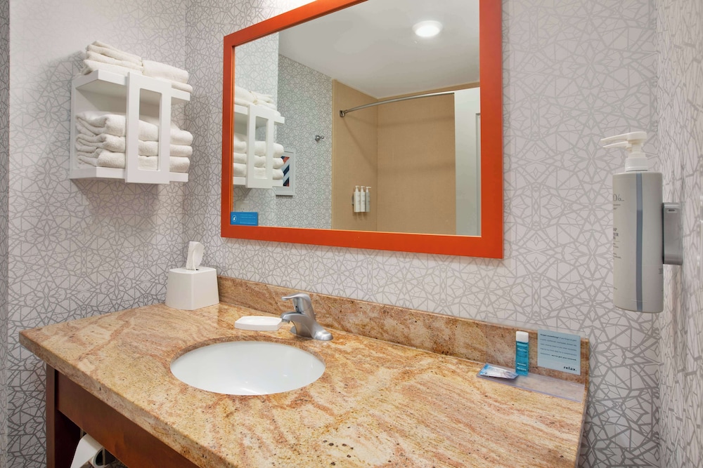 Hampton Inn Clinton IA - photo 37