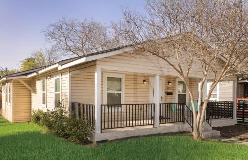 Charming Dreamy Home Close to Downtown SA — 4-Star Luxury Hotel in San Antonio, United States