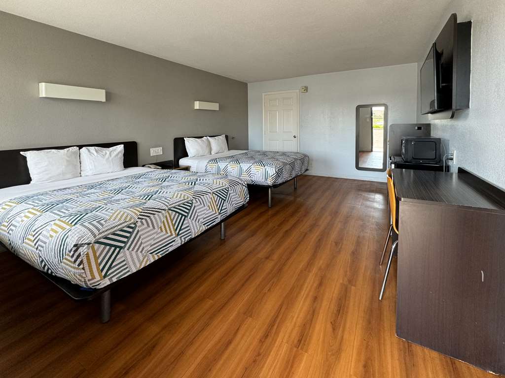 Motel 6 Delano CA - photo 18