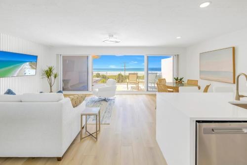 Stunning Ocean View Penthouse Spacious New in Village 20 steps to Best Beach — 4-Star Luxury Hotel in Siesta Key, United States
