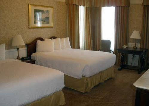 Best Western Plus San Pedro Hotel & Suites - photo 7