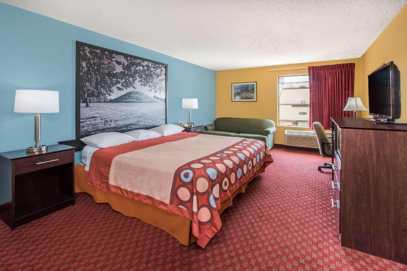 Super 8 by Wyndham Troy IL St. Louis Area - photo 5
