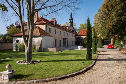 Loft Dans Le Clocher Face Au Chateau — hotel in Bonnelles