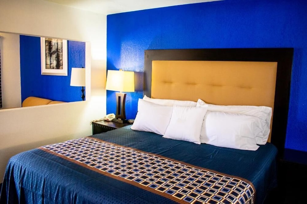 Blue Jay Inn and Suites - photo 18