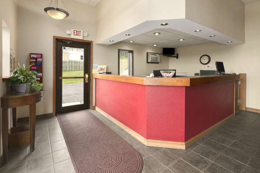 Super 8 by Wyndham Winona MN - photo 4