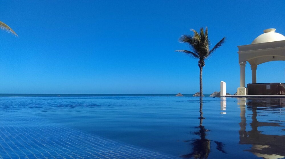 Infinity Pool