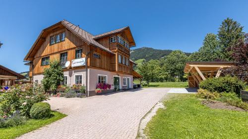 Ferienwohnung Neuper — 4-Star Luxury Hotel in Mitterndorf Im Steirischen Salzkammergut, Austria