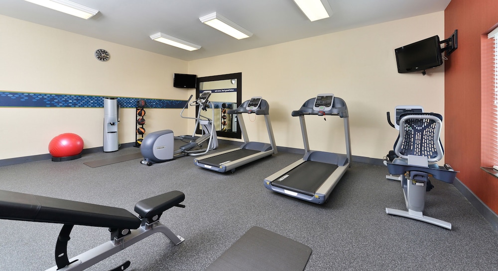 Hampton Inn Clinton IA - photo 42