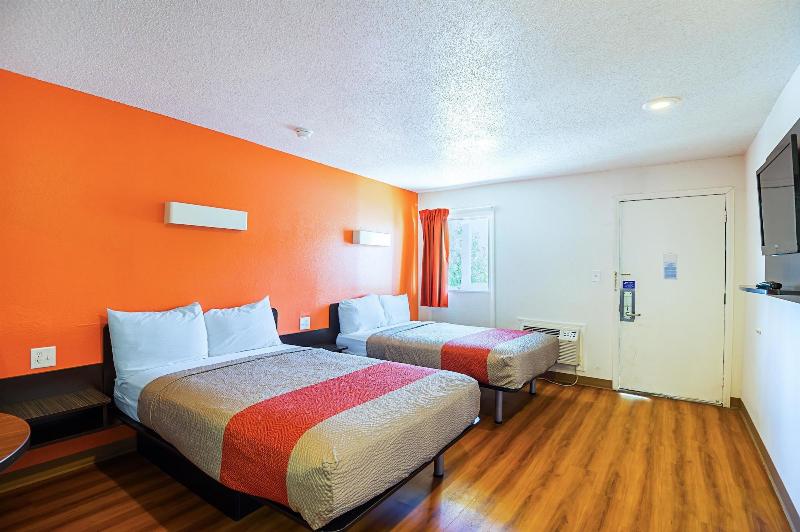 Motel 6 Blue Springs MO - photo 21