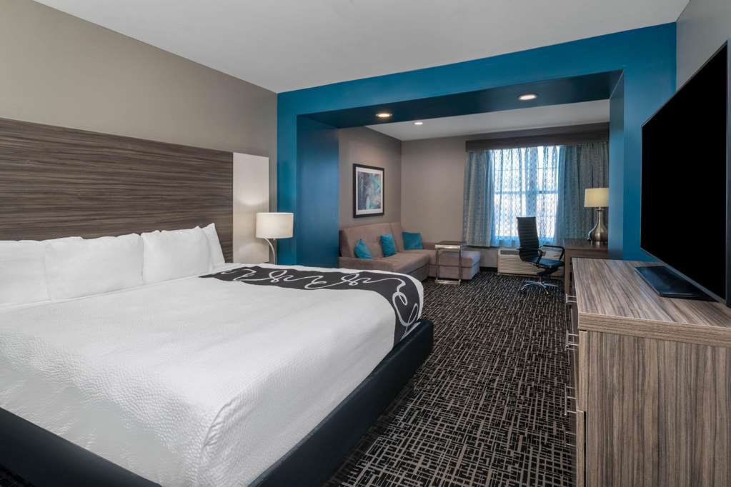 La Quinta Inn & Suites by Wyndham Forsyth - photo 24