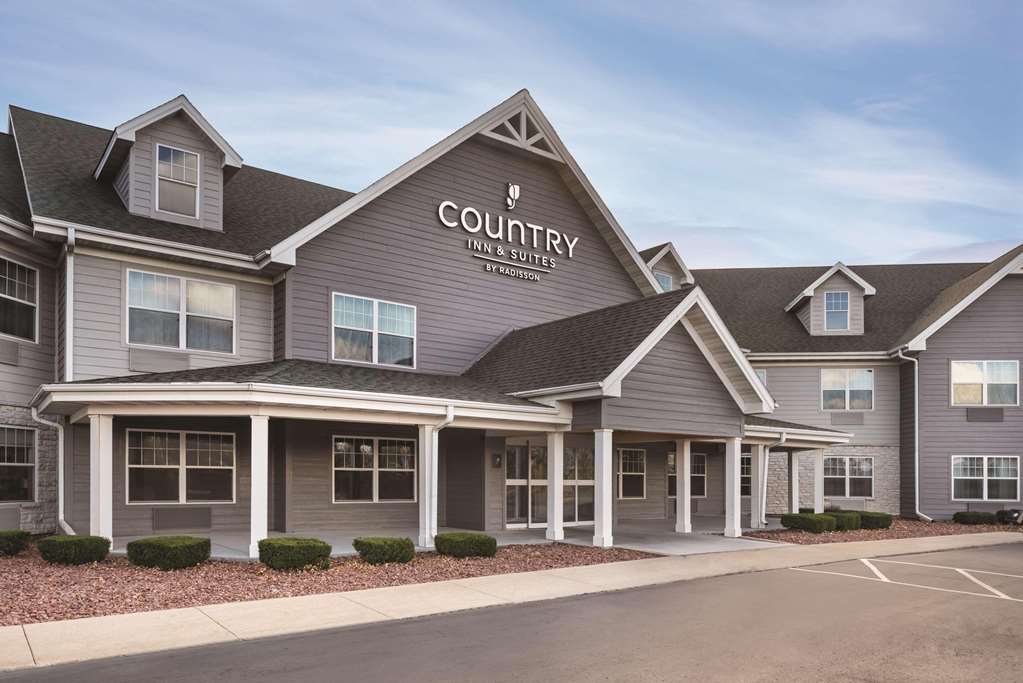 Country Inn & Suites by Radisson Germantown WI - photo 2