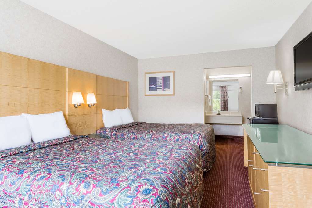 Days Inn by Wyndham Greensboro Airport - photo 7