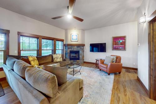 Pend Oreille Hideaway — 4-Star Luxury Hotel in Dover, United States