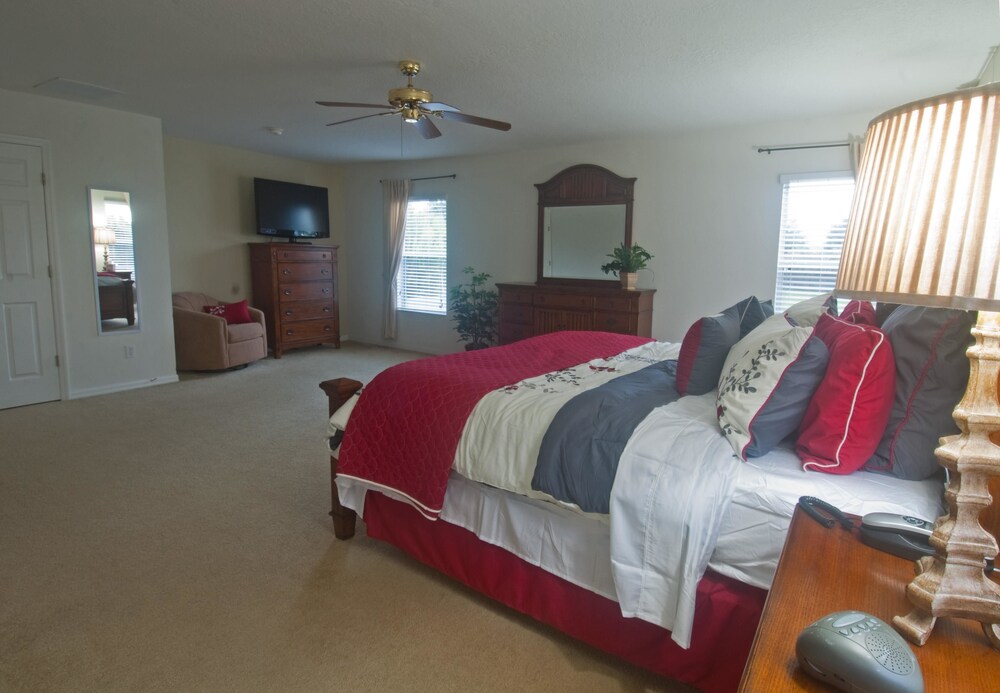 South facing Pool With Spa & Games Room - photo 6