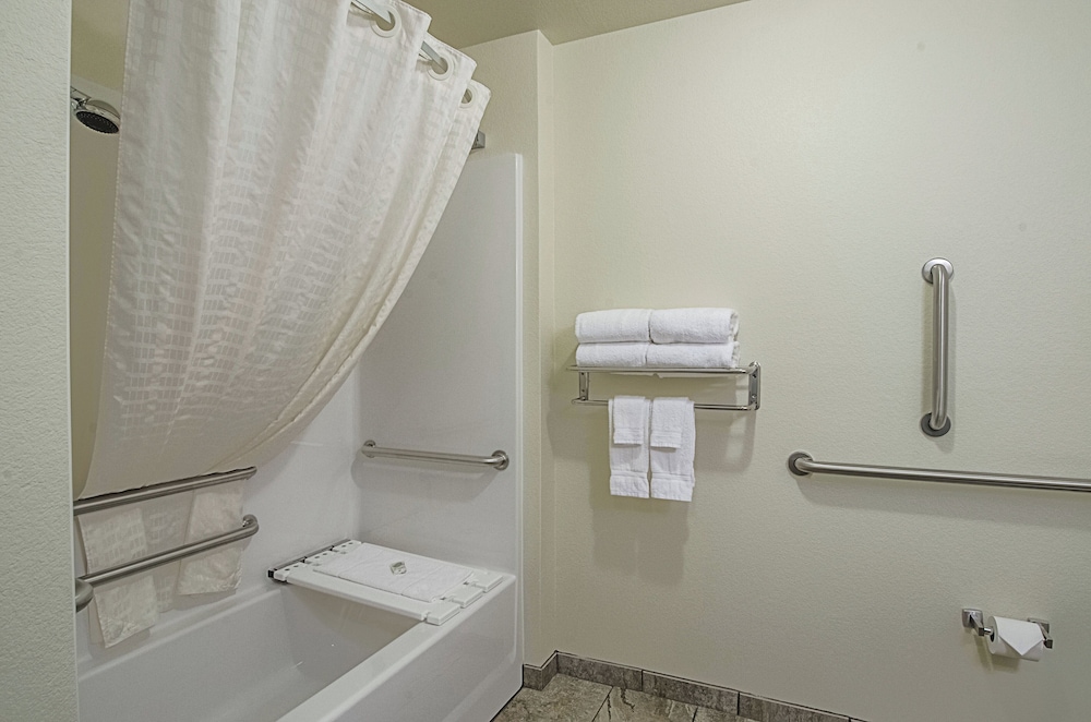 Cobblestone Inn & Suites Guernsey - photo 17