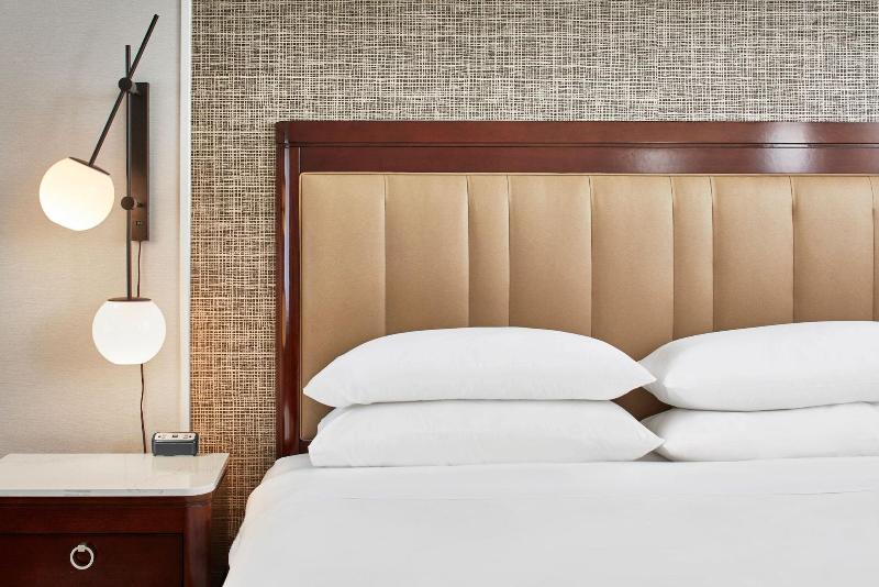 Sheraton Indianapolis Hotel at Keystone Crossing - photo 6