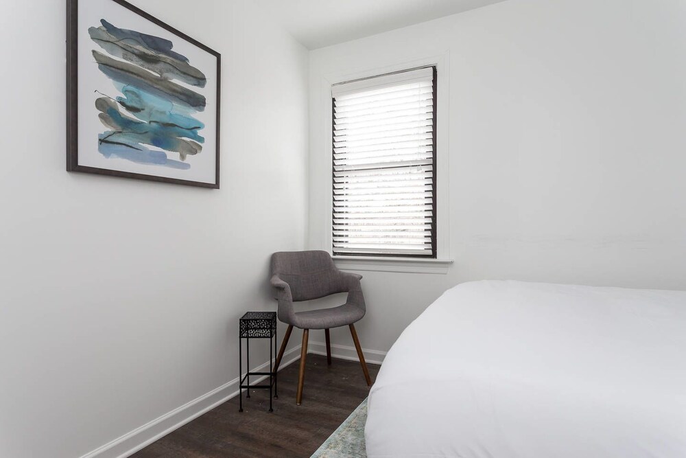 10 BRs Comprised of 2 5BR Suites by Domio - photo 15