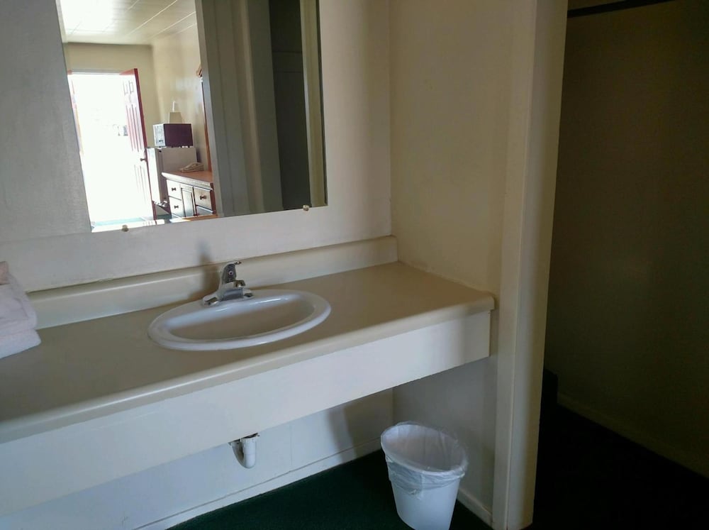Carrizozo Inn - photo 22