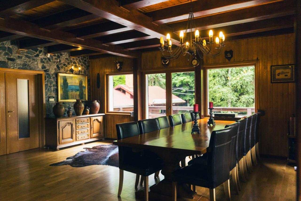 Trout Waterfall Retreat pet-friendly hotel Leresti